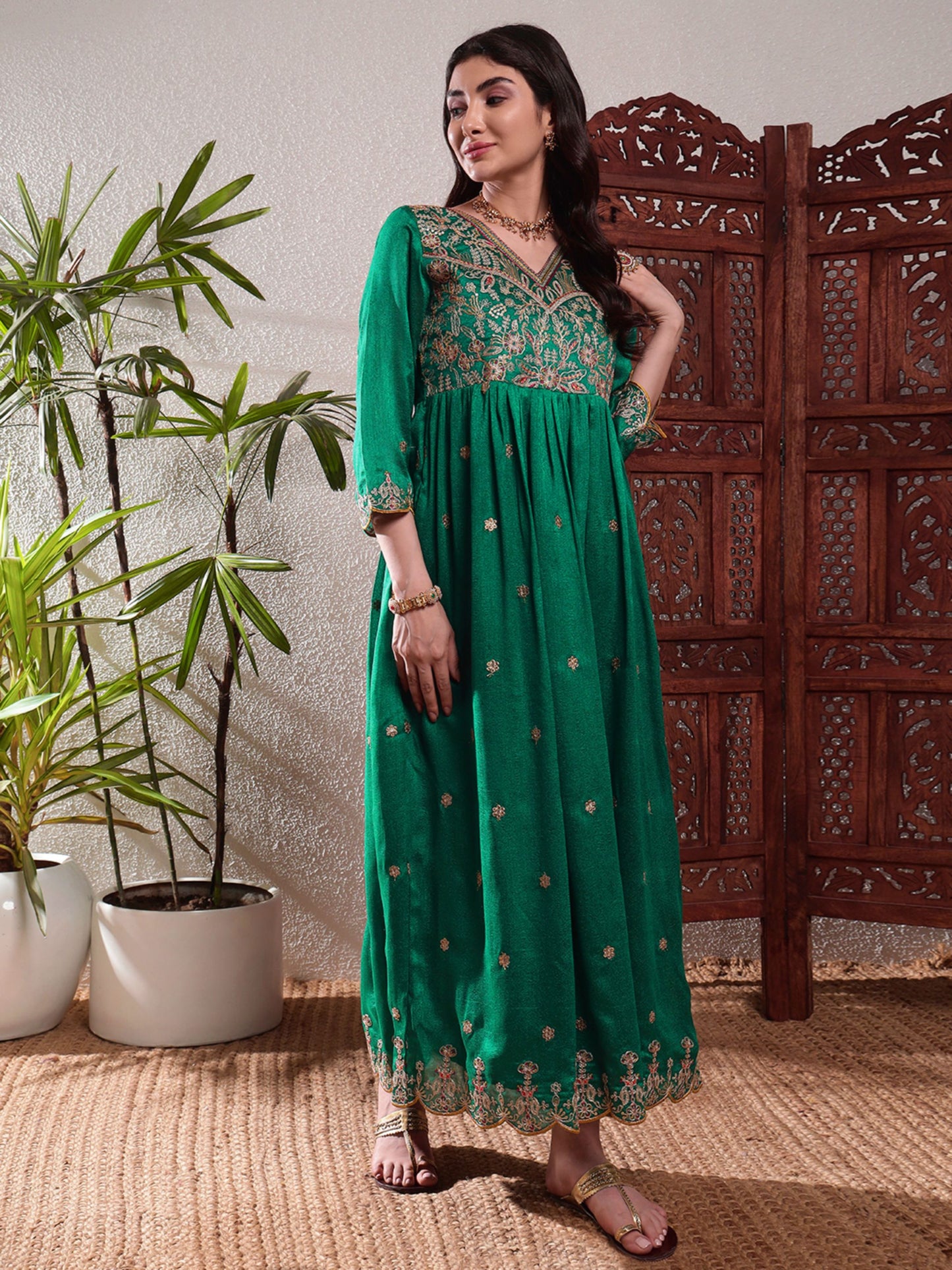 Emerald Green Embroidered Silk Women's Kurta, Pyjama & Dupatta Set