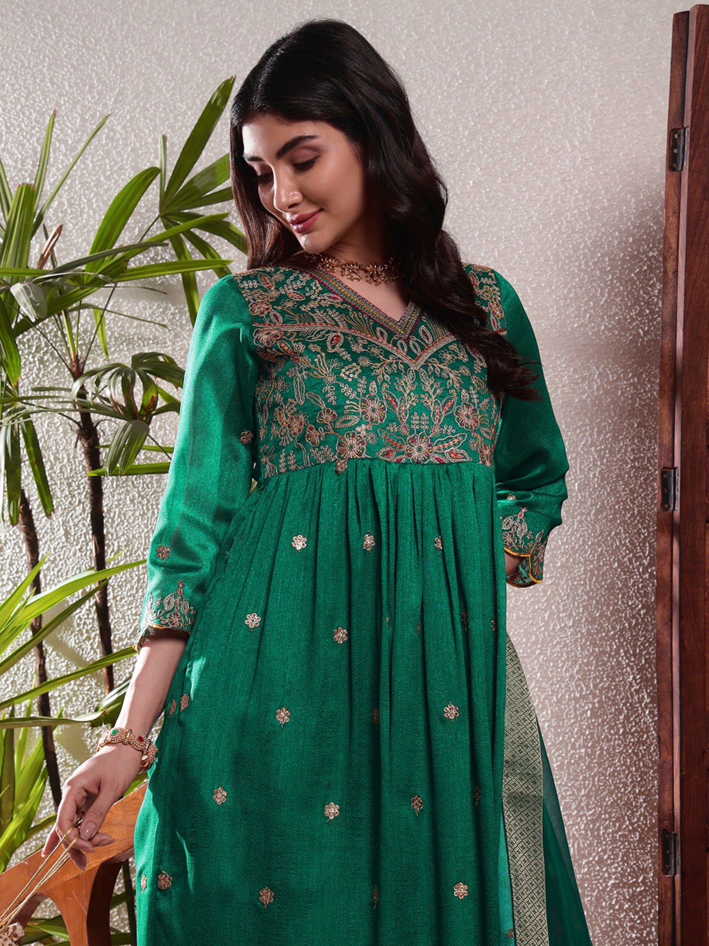 Emerald Green Embroidered Silk Women's Kurta, Pyjama & Dupatta Set