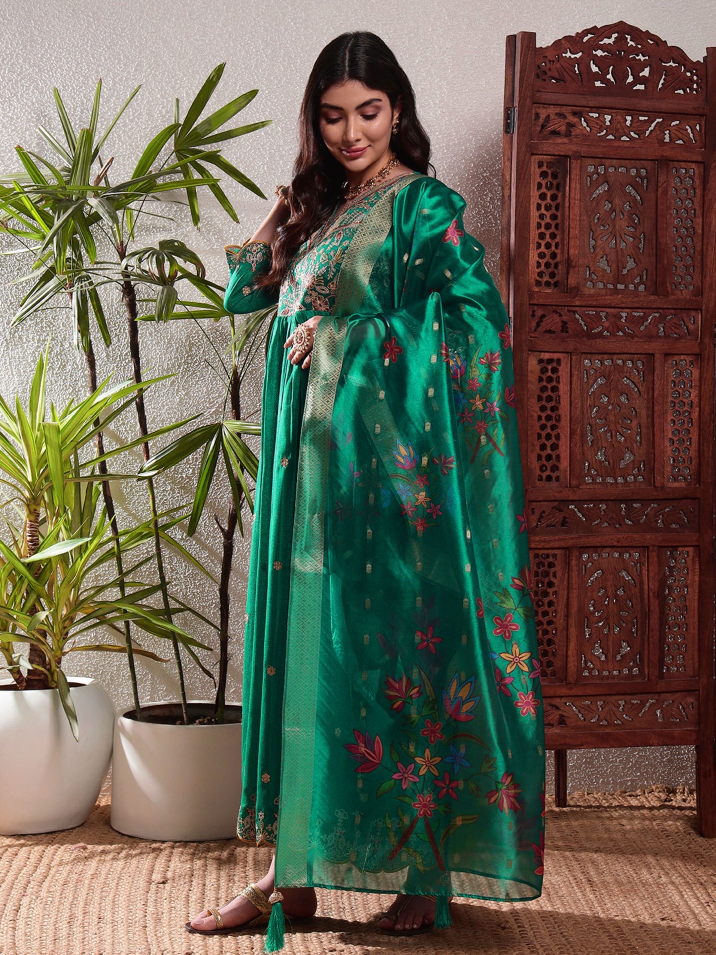 Emerald Green Embroidered Silk Women's Kurta, Pyjama & Dupatta Set