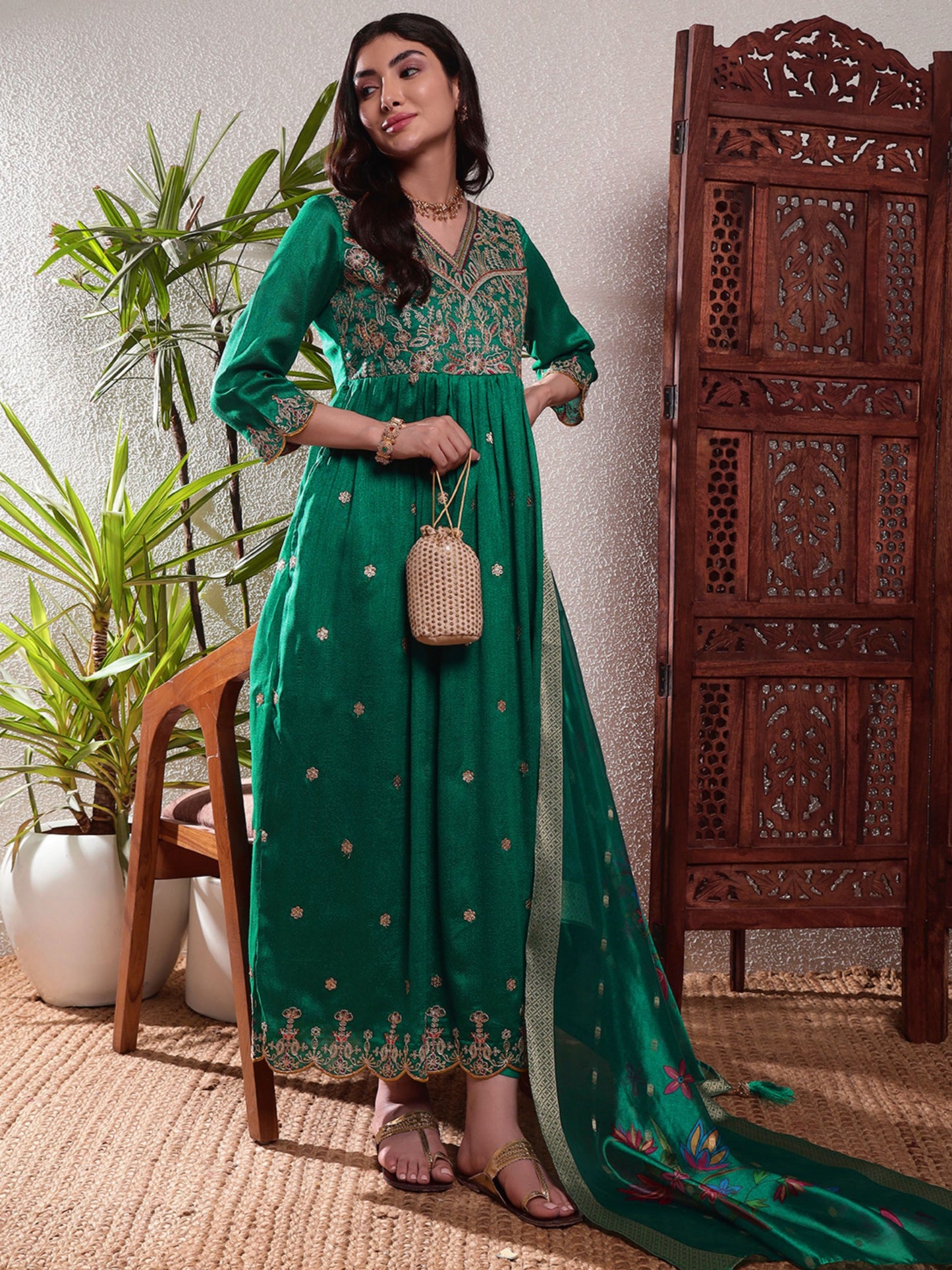 Emerald Green Embroidered Silk Women's Kurta, Pyjama & Dupatta Set