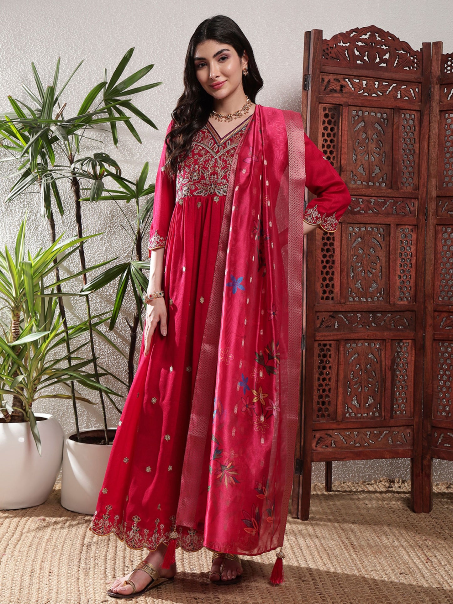 Raspberry Pink Embroidered Silk Women's Kurta, Pyjama & Dupatta Set
