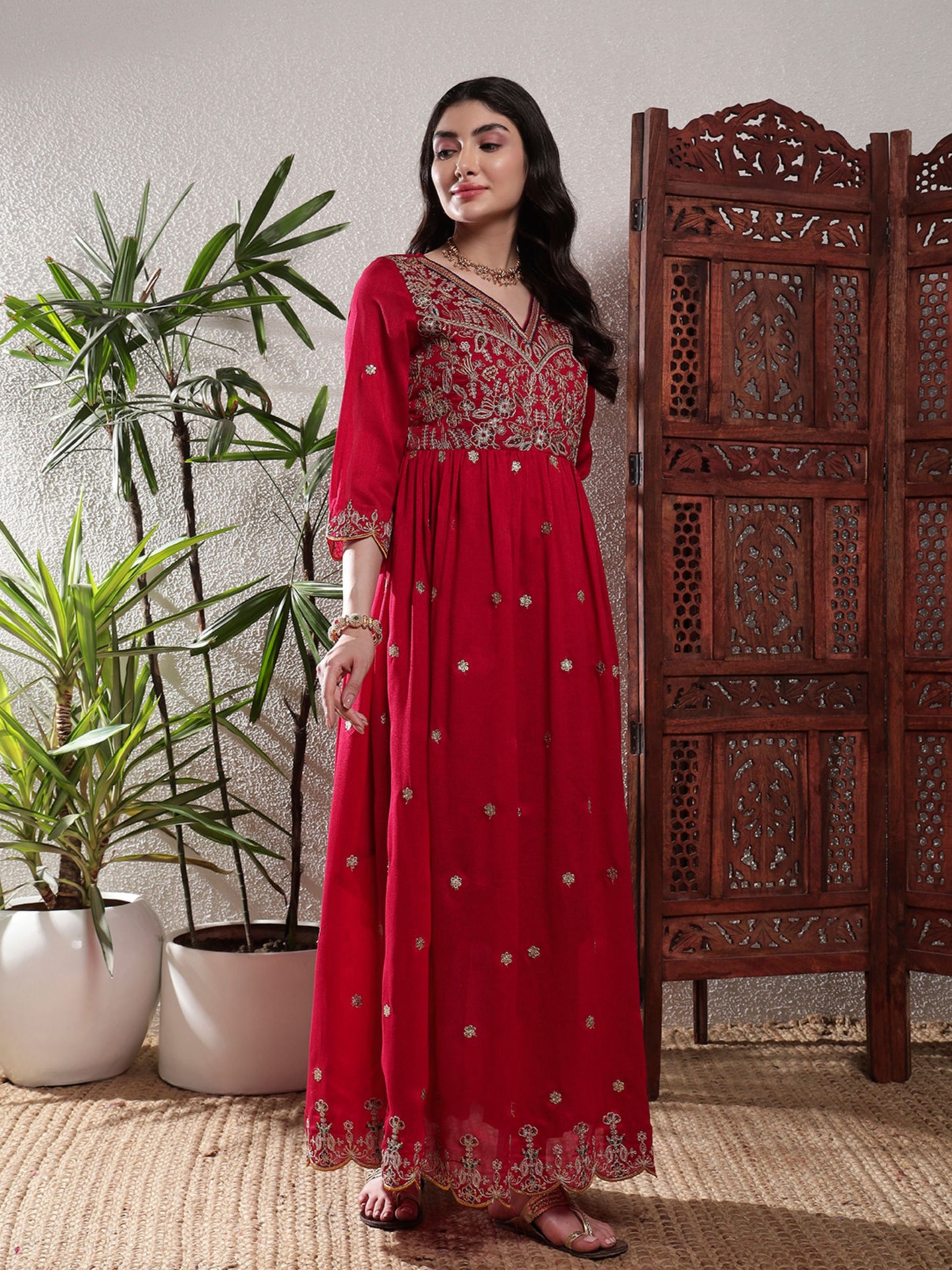Raspberry Pink Embroidered Silk Women's Kurta, Pyjama & Dupatta Set