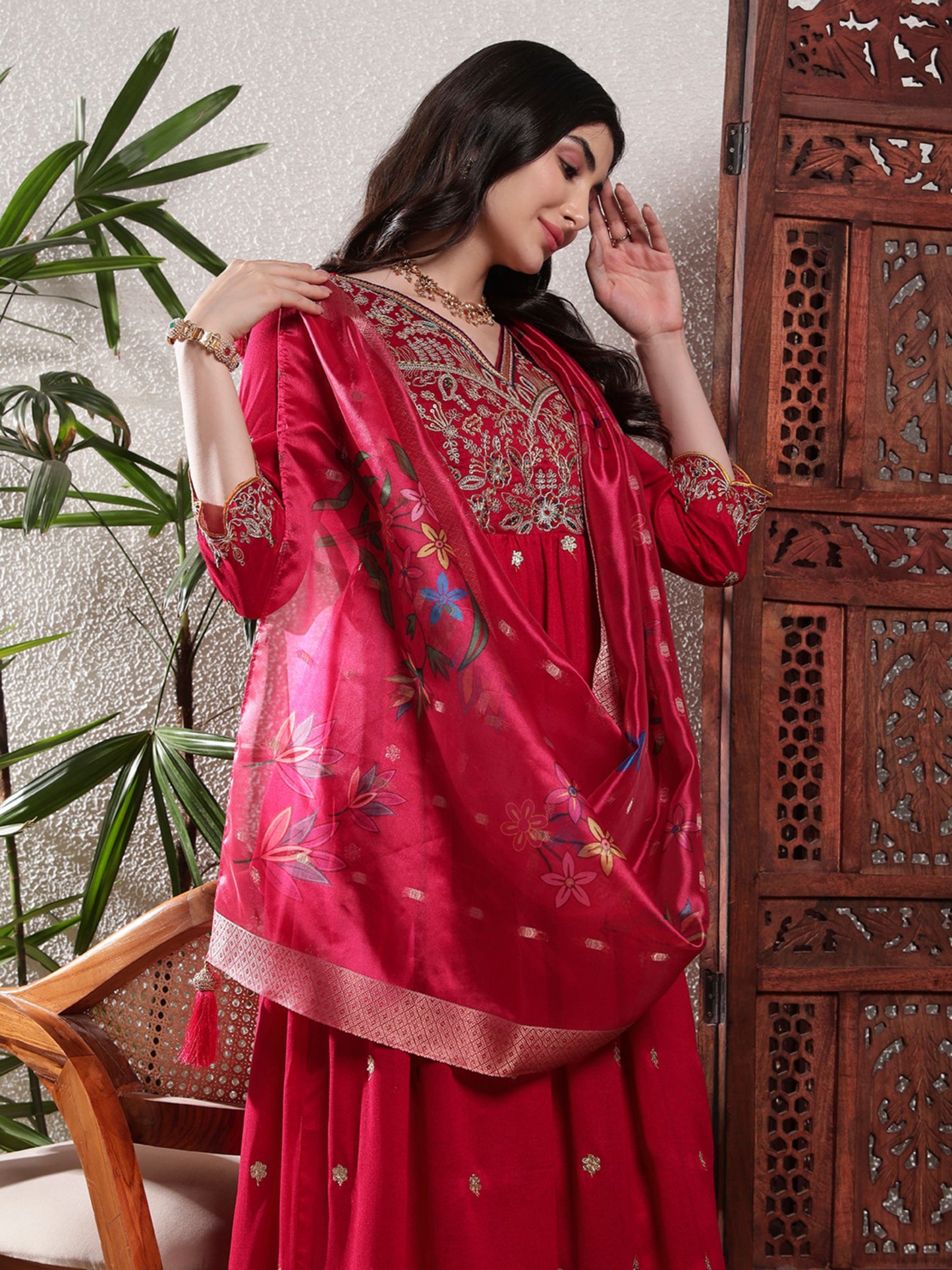 Raspberry Pink Embroidered Silk Women's Kurta, Pyjama & Dupatta Set