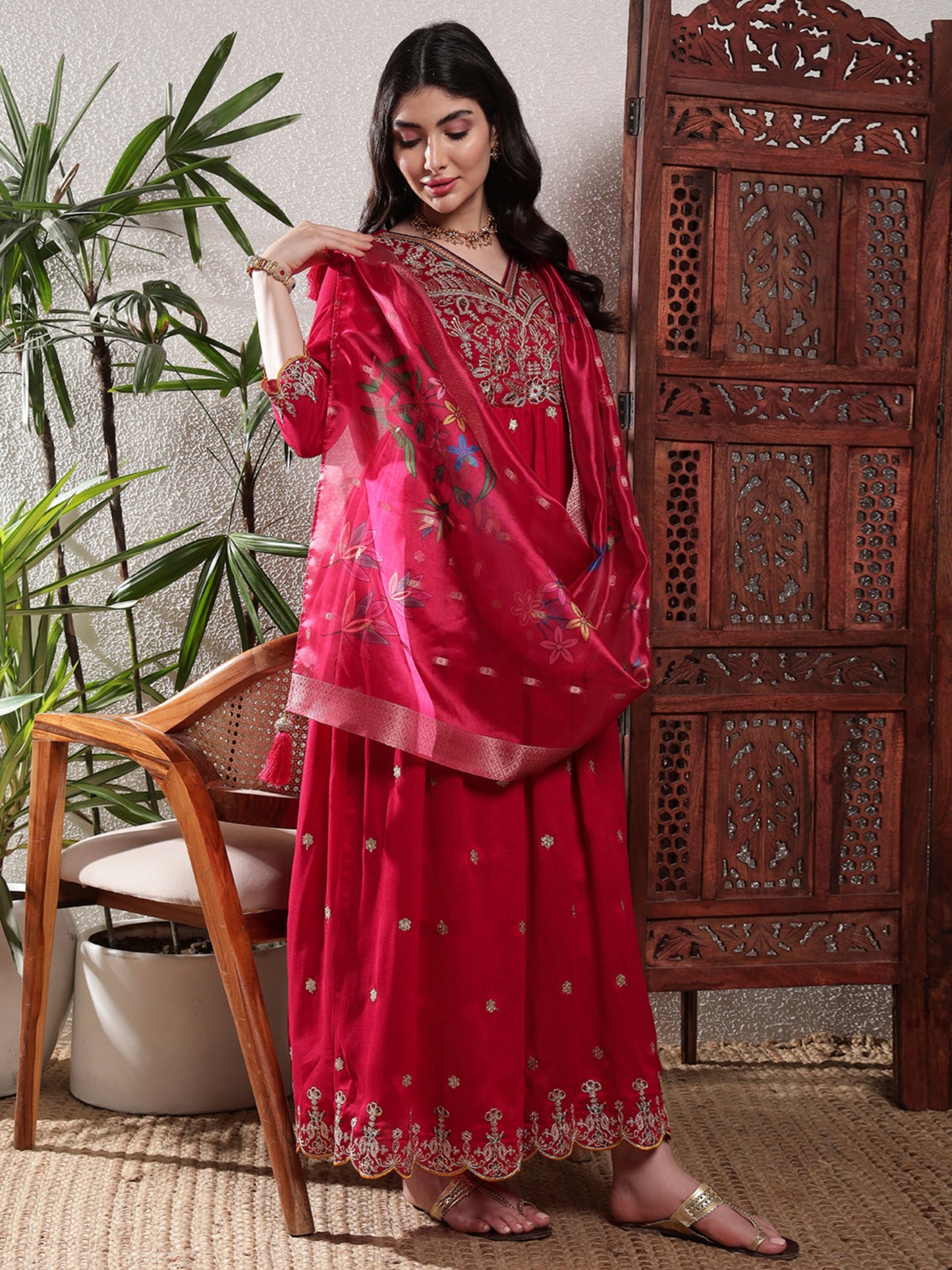 Raspberry Pink Embroidered Silk Women's Kurta, Pyjama & Dupatta Set