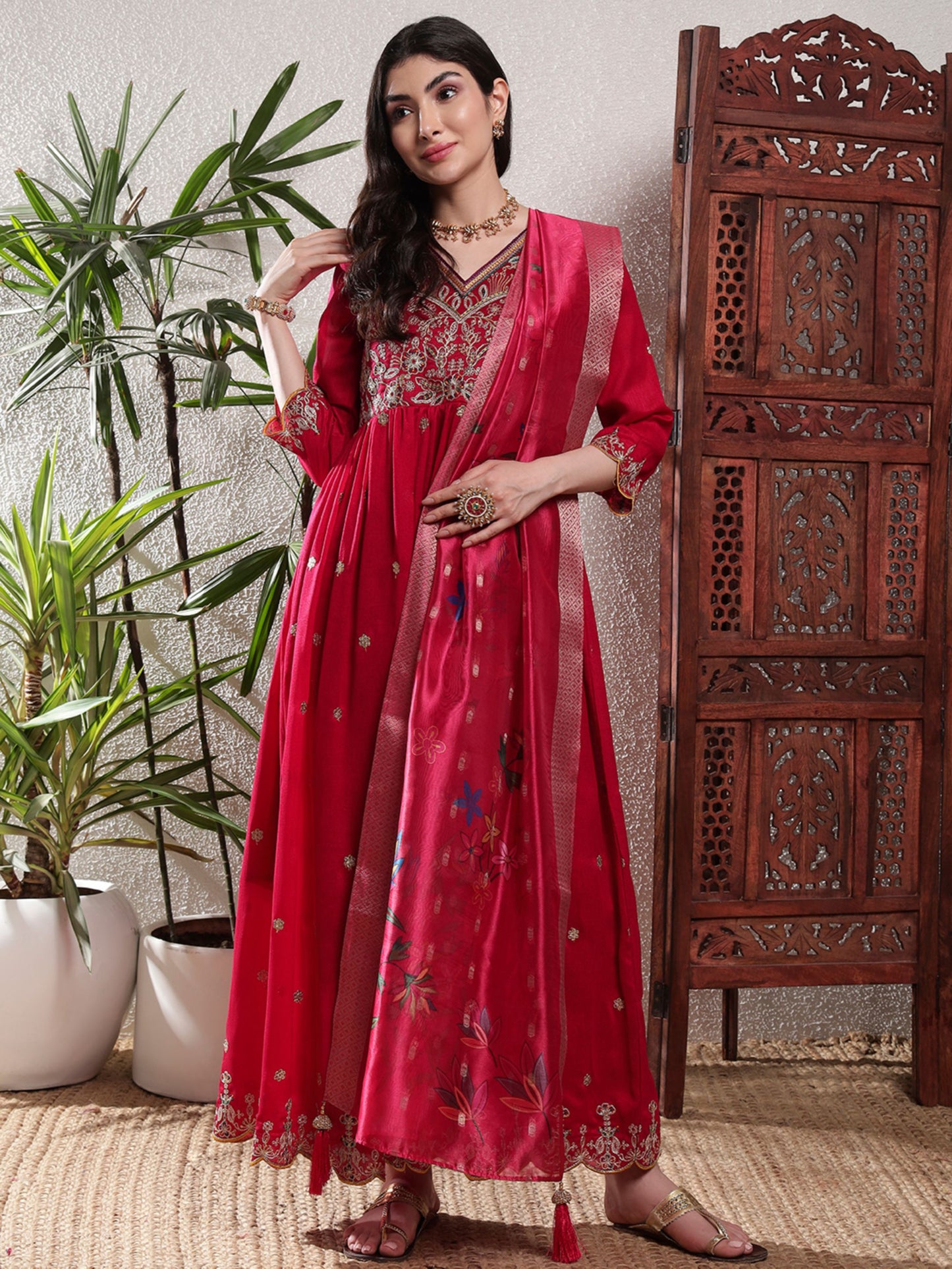 Raspberry Pink Embroidered Silk Women's Kurta, Pyjama & Dupatta Set