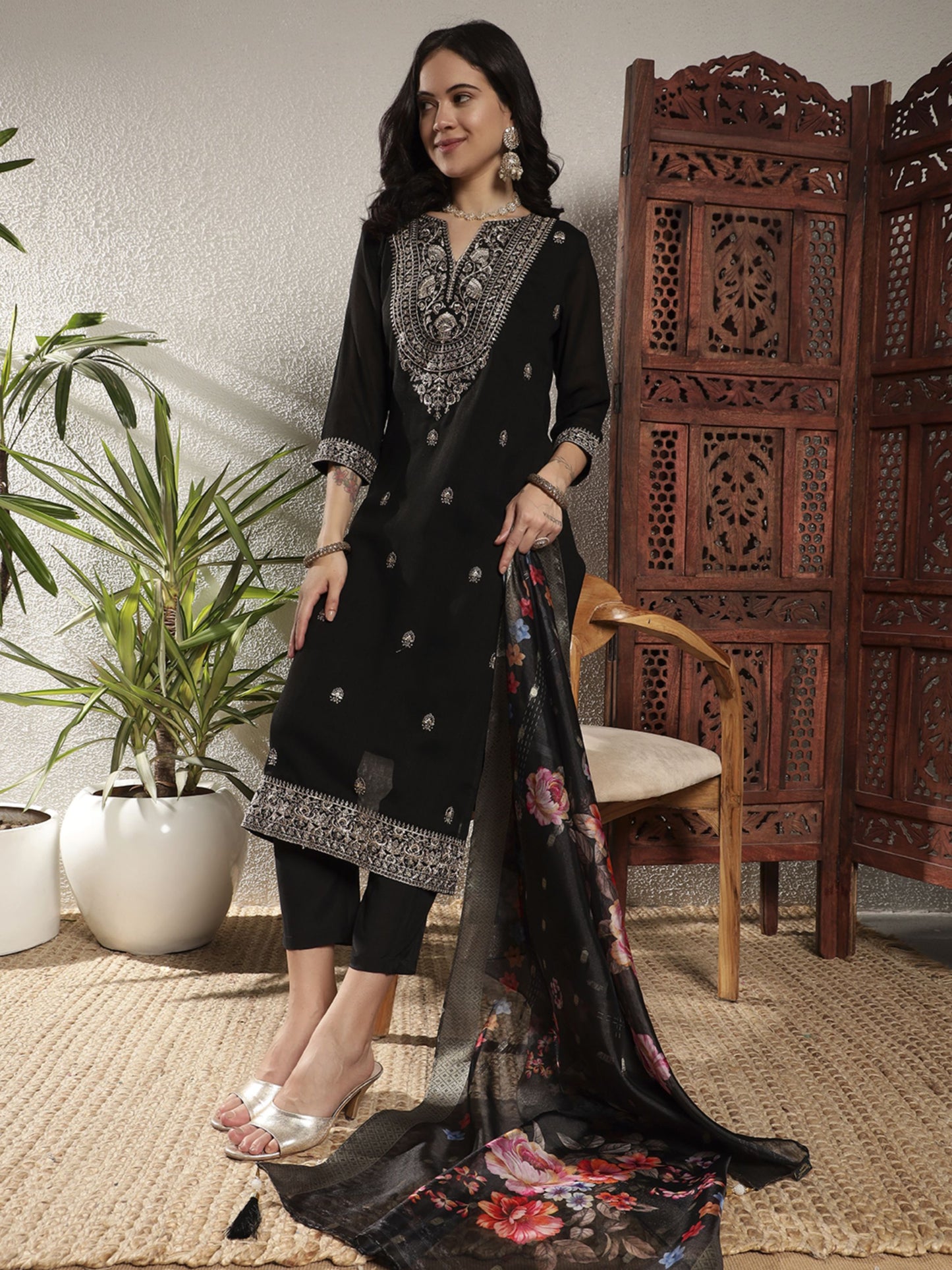 Black Embroidered Silk Women's Kurta, Pyjama & Dupatta Set