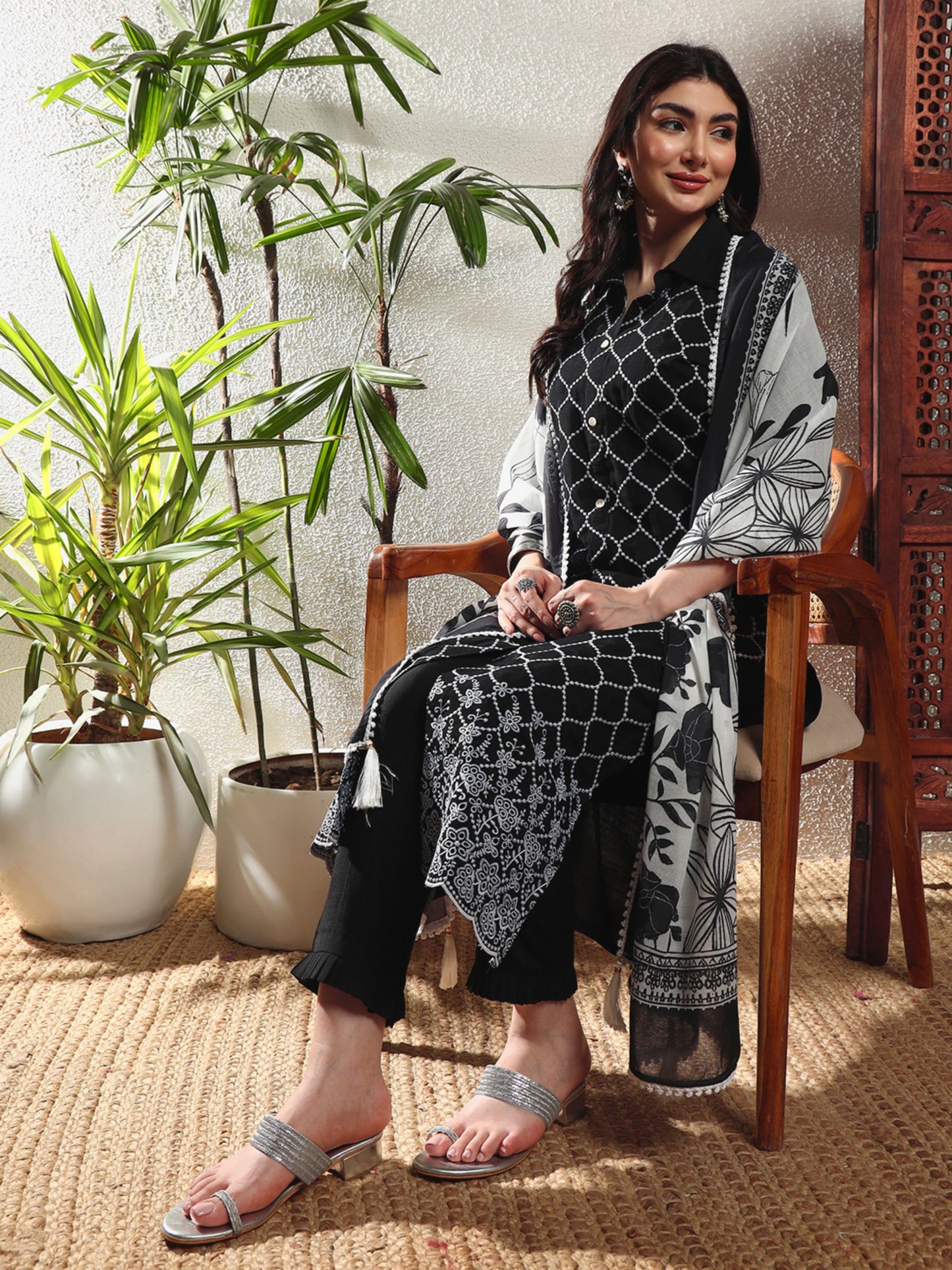 Black Checkered Viscose Women's Kurta, Pyjama & Dupatta Set