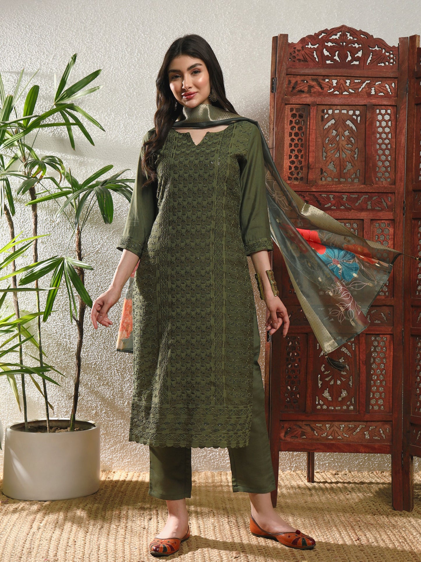 Mehendi Green Embroidered Silk Women's Kurta, Pyjama & Dupatta Set