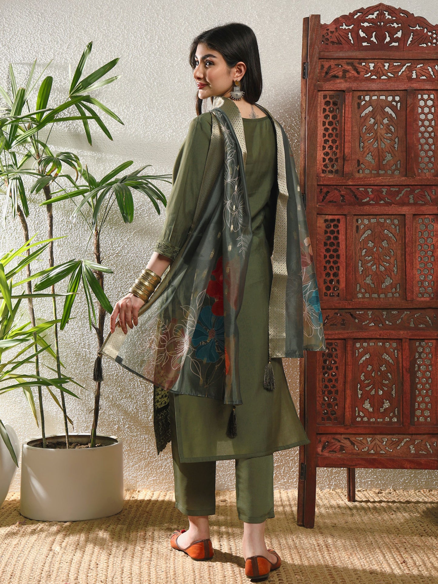 Mehendi Green Embroidered Silk Women's Kurta, Pyjama & Dupatta Set