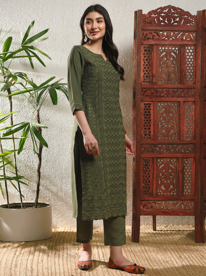 Mehendi Green Embroidered Silk Women's Kurta, Pyjama & Dupatta Set