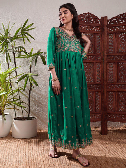 Emerald Green Embroidered Silk Women's Kurta, Pyjama & Dupatta Set